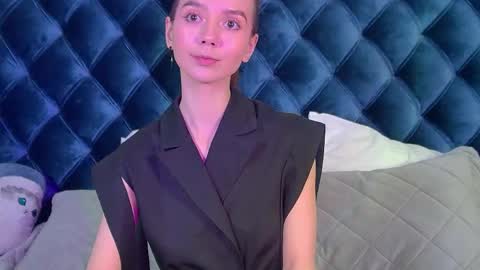 Snapshot of vanessavienne chatting on 18, 4, 2026 VanessaVienne online show from 18, 4, 2026