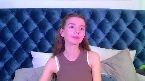 Snapshot of vanessavienne chatting on 18, 4, 2026 VanessaVienne online show from 18, 4, 2026