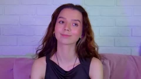 Snapshot of vanessavienne chatting on 19, 4, 2026 VanessaVienne online show from 19, 4, 2026