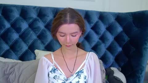Snapshot of vanessavienne chatting on 20, 4, 2026 VanessaVienne online show from 20, 4, 2026