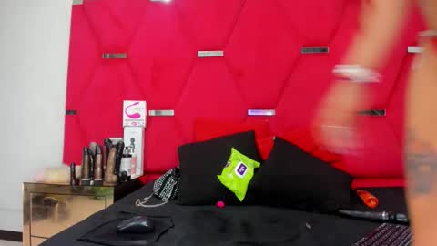 Snapshot of vanezalozano0 chatting on 10, 6, 2026 Vaneza online show from 10, 6, 2026