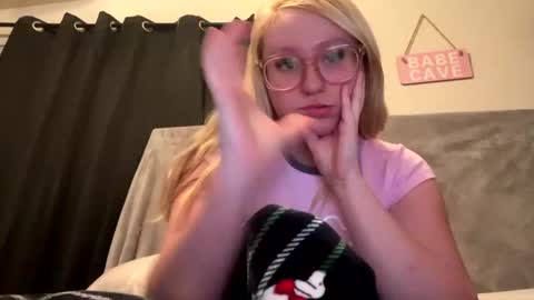 vanillapuddingpie online show from 6, 1, 2025