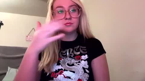 vanillapuddingpie online show from 23, 1, 2025