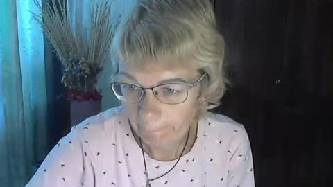 Snapshot of vanillaxcreamy chatting on 4, 10, 2025 Vanillaxcreamy online show from 4, 10, 2025
