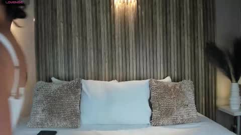 V A N N E S A   online show from 27, 10, 2025