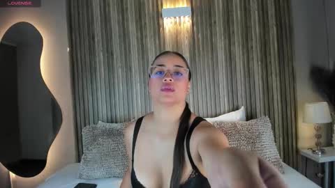 V A N N E S A   online show from 6, 11, 2025