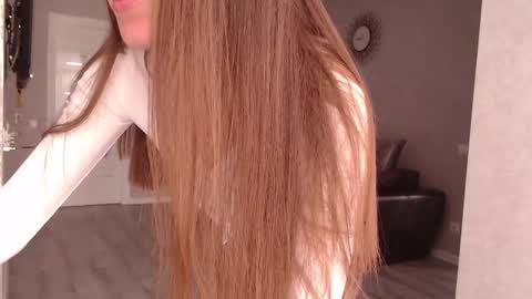 Varonica Caprii Online this week  Monday Tuesday Thursday Friday online show from 10, 3, 2025