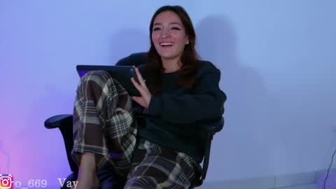Snapshot of vayolett_dakotta chatting on 28, 2, 2025 Vayolett online show from 28, 2, 2025