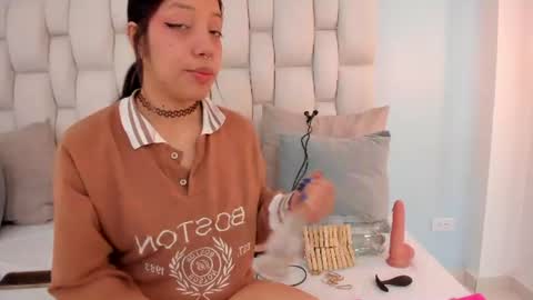 Vayra Moon  online show from 24, 7, 2026
