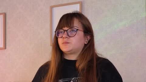 Vee Simons online show from 13, 10, 2025