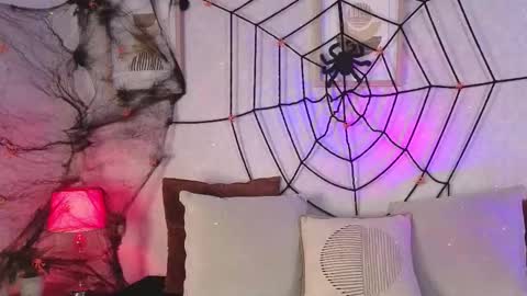 Vee Simons online show from 29, 10, 2025