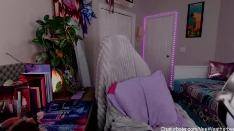 Snapshot of veeweatherbee chatting on 4, 1, 2025 Violet Weatherbee online show from 4, 1, 2025