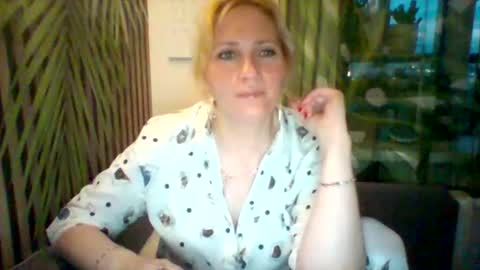 Snapshot of velka_raspberry chatting on 5, 6, 2026 velka_raspberry online show from 5, 6, 2026