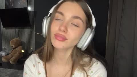 Nia online show from 6, 4, 2026