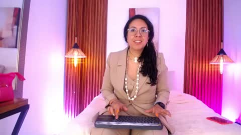 Emma Curly online show from 27, 4, 2026