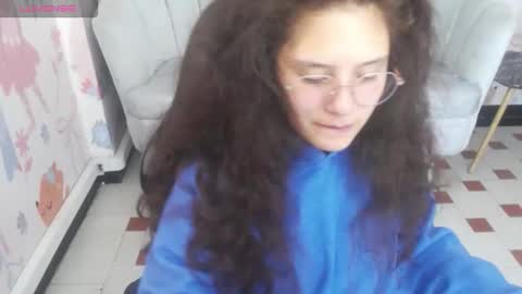 velvet_moon_v online show from 25, 3, 2026