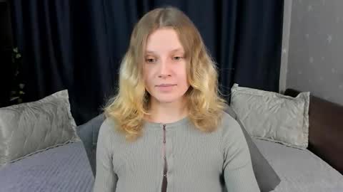 velvet_peach_ online show from 16, 1, 2026