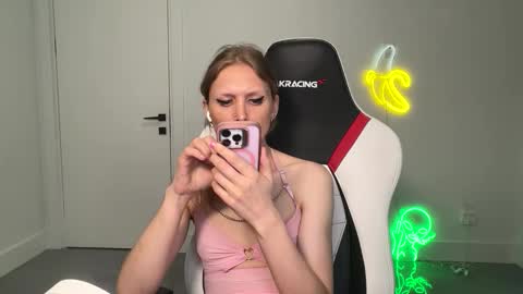 VelvetTGirl online show from 18, 2, 2026