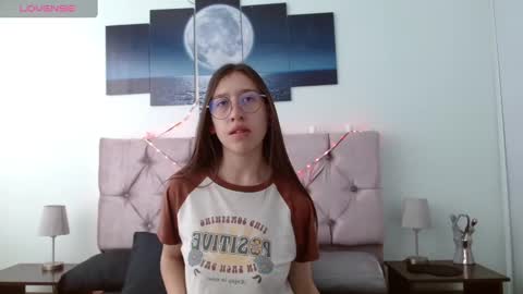 Snapshot of venus__morgan chatting on 5, 2, 2025 venus__morgan online show from 5, 2, 2025