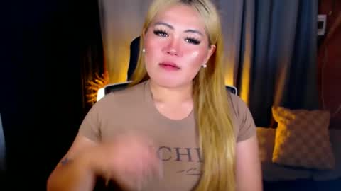 Snapshot of venus_colly chatting on 7, 7, 2026 I am Colly Your mystery girl online show from 7, 7, 2026