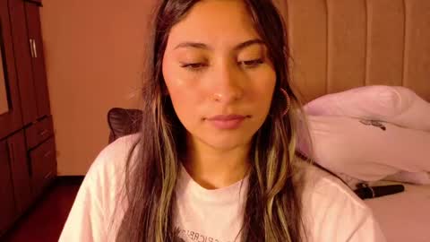 Snapshot of venus_latin_01 chatting on 18, 4, 2026 Mary online show from 18, 4, 2026