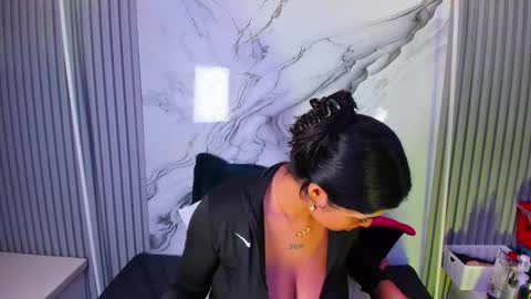 Snapshot of venusowen_ chatting on 13, 5, 2026 Venusowen online show from 13, 5, 2026