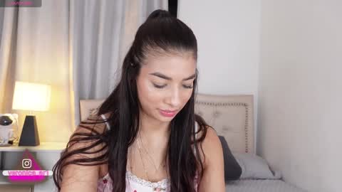 Snapshot of vero_cam chatting on 5, 1, 2025 vero_cam online show from 5, 1, 2025