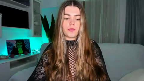 Snapshot of veronarolls chatting on 1, 3, 2025 Lolitalolz online show from 1, 3, 2025