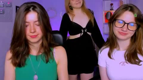 Snapshot of veronica_bubble chatting on 23, 6, 2026 Ronni online show from 23, 6, 2026