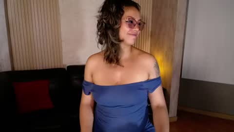 Snapshot of veronica_saenzz1 chatting on 10, 7, 2026 Vero online show from 10, 7, 2026