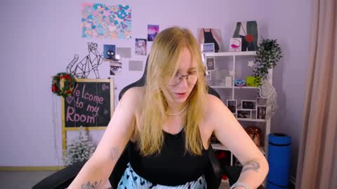 Snapshot of veronicaandersen chatting on 4, 2, 2025 VERONICA online show from 4, 2, 2025
