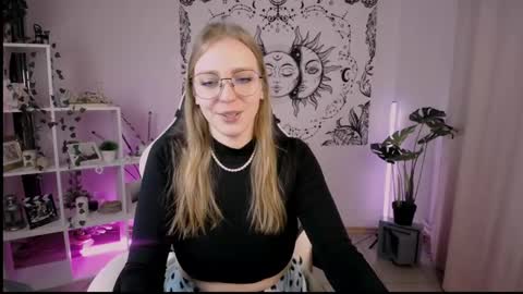 Snapshot of veronicaandersen chatting on 28, 2, 2025 VERONICA online show from 28, 2, 2025