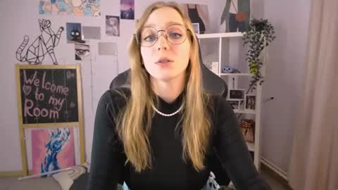 Snapshot of veronicaandersen chatting on 6, 3, 2025 VERONICA online show from 6, 3, 2025