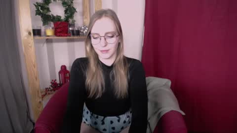 Snapshot of veronicaandersen chatting on 8, 3, 2025 VERONICA online show from 8, 3, 2025