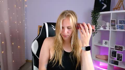 Snapshot of veronicaandersen chatting on 20, 9, 2025 VERONICA online show from 20, 9, 2025