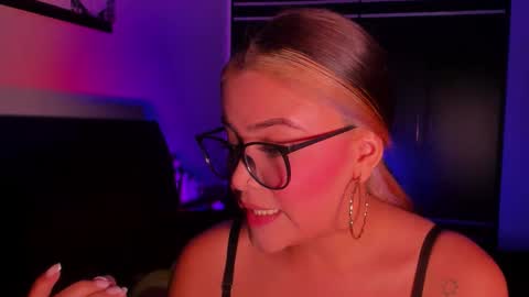 Snapshot of veronicabrown_xxx chatting on 23, 3, 2026 Vero online show from 23, 3, 2026