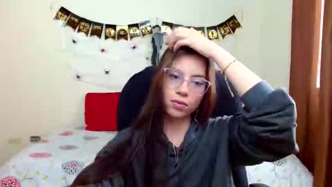 Snapshot of veronicamiller22 chatting on 8, 10, 2025 Veronica Miller online show from 8, 10, 2025