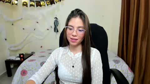 Snapshot of veronicamiller22 chatting on 27, 10, 2025 Veronica Miller online show from 27, 10, 2025