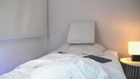 Snapshot of veroniqe_lounge chatting on 9, 1, 2025 V A L help me reach 100likes online show from 9, 1, 2025