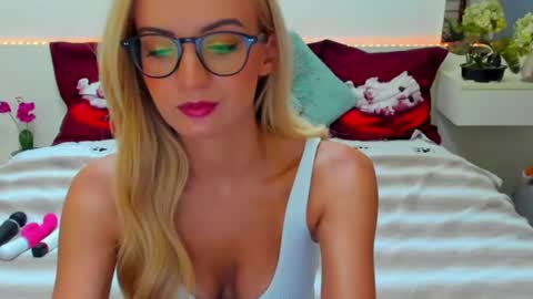 Snapshot of verrasweet4u chatting on 24, 7, 2026 VerraSweet4u online show from 24, 7, 2026