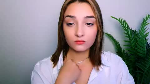 Snapshot of veryveryshygirl chatting on 17, 12, 2025 Ana online show from 17, 12, 2025