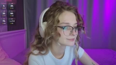 Snapshot of vialeta_baby chatting on 1, 10, 2025 Vi online show from 1, 10, 2025