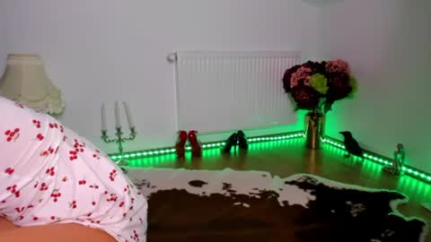 ViciousQueenu can call me Laura online show from 23, 7, 2026