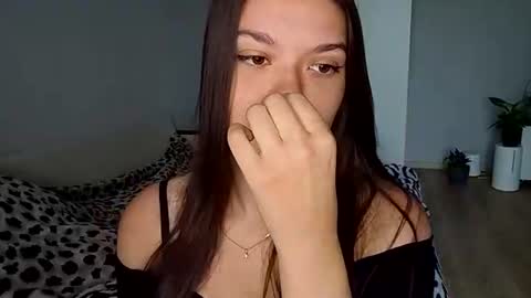 Snapshot of vicki_queen chatting on 19, 6, 2026 Lina online show from 19, 6, 2026