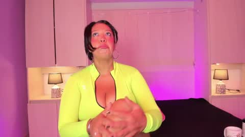 V I C K Y online show from 8, 1, 2025