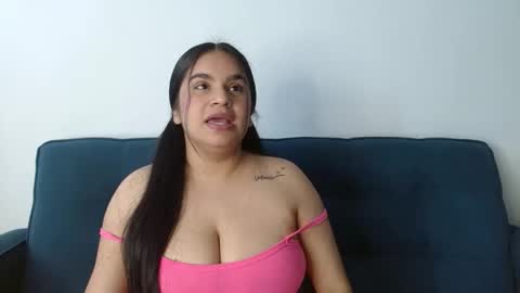 Snapshot of vicno_couple chatting on 17, 5, 2026 david and emma online show from 17, 5, 2026