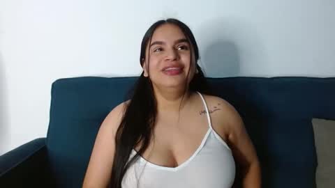 Snapshot of vicno_couple chatting on 27, 5, 2026 david and emma online show from 27, 5, 2026