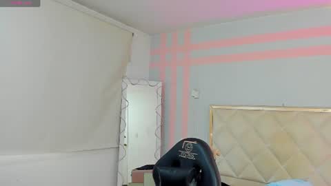 Snapshot of victoria1_tay chatting on 2, 7, 2026 victoria1_tay online show from 2, 7, 2026