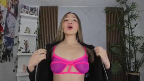 Snapshot of victoria_adams14 chatting on 8, 2, 2025 Victoria for you online show from 8, 2, 2025