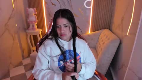 Snapshot of victoria_b_ chatting on 25, 9, 2025 victoria_b_ online show from 25, 9, 2025